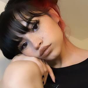 Meet your Posher, Angelie